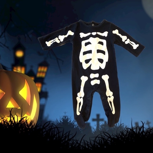 Carter’s Black Glow In Dark Skeleton Onesie/Footie - Picture 3 of 3